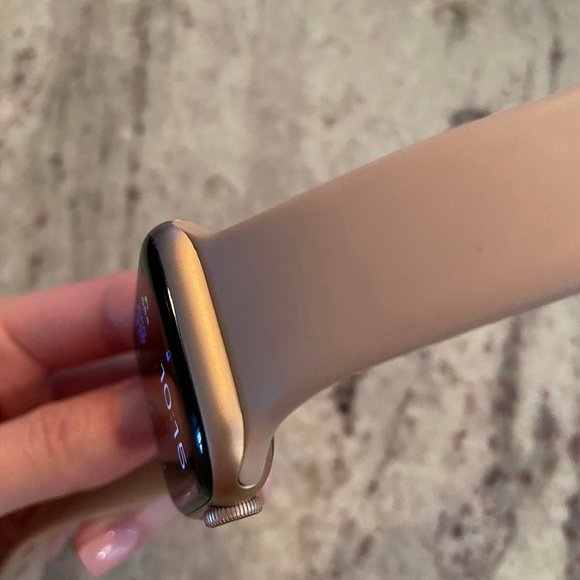 Apple Watch Series 4 - Rose gold 44mm main image 5